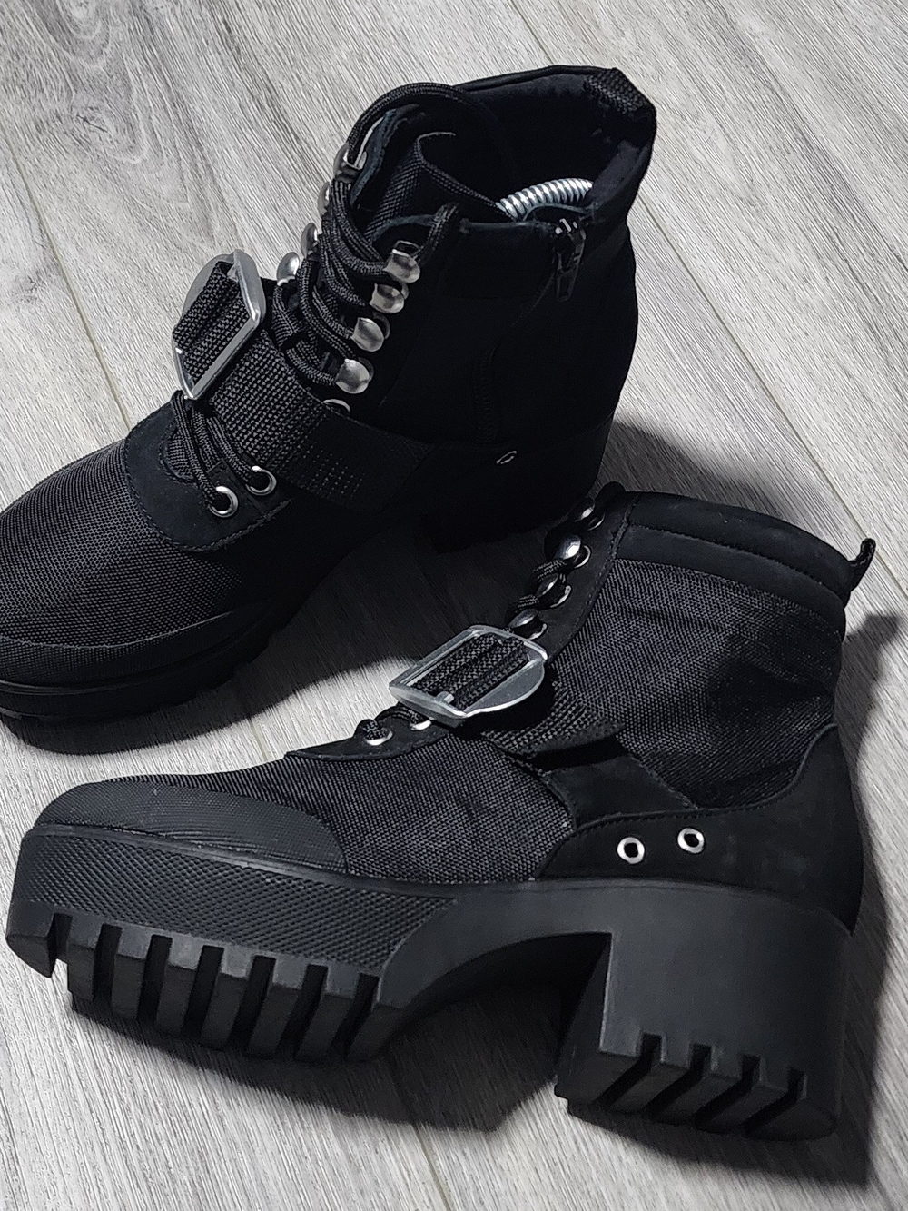 NWOB Steve Madden Grady Chunky Lug Sole Black Platform Ankle Boots Womens 6.5
